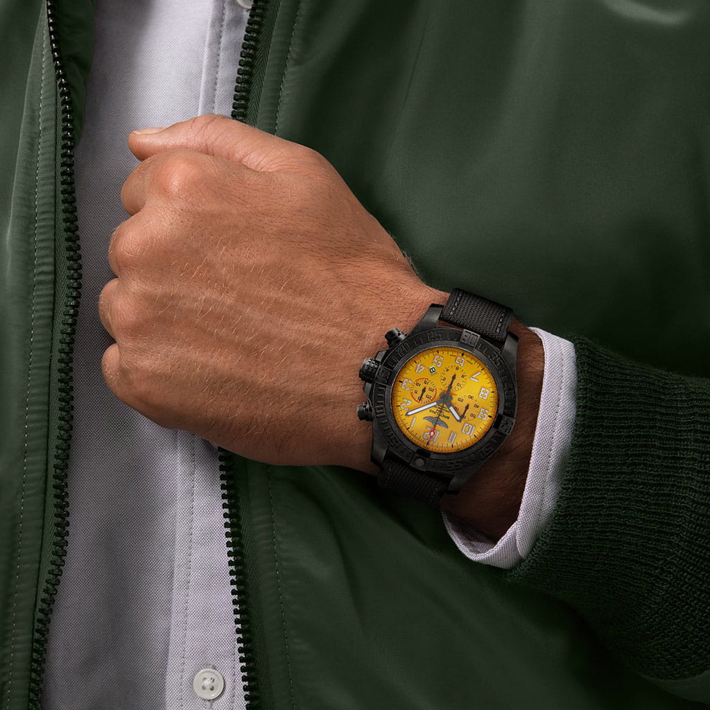 Breitling Breitling Avenger Hurricane 12H XB0170E41I1W1 , наручные мужские часы фото под углом