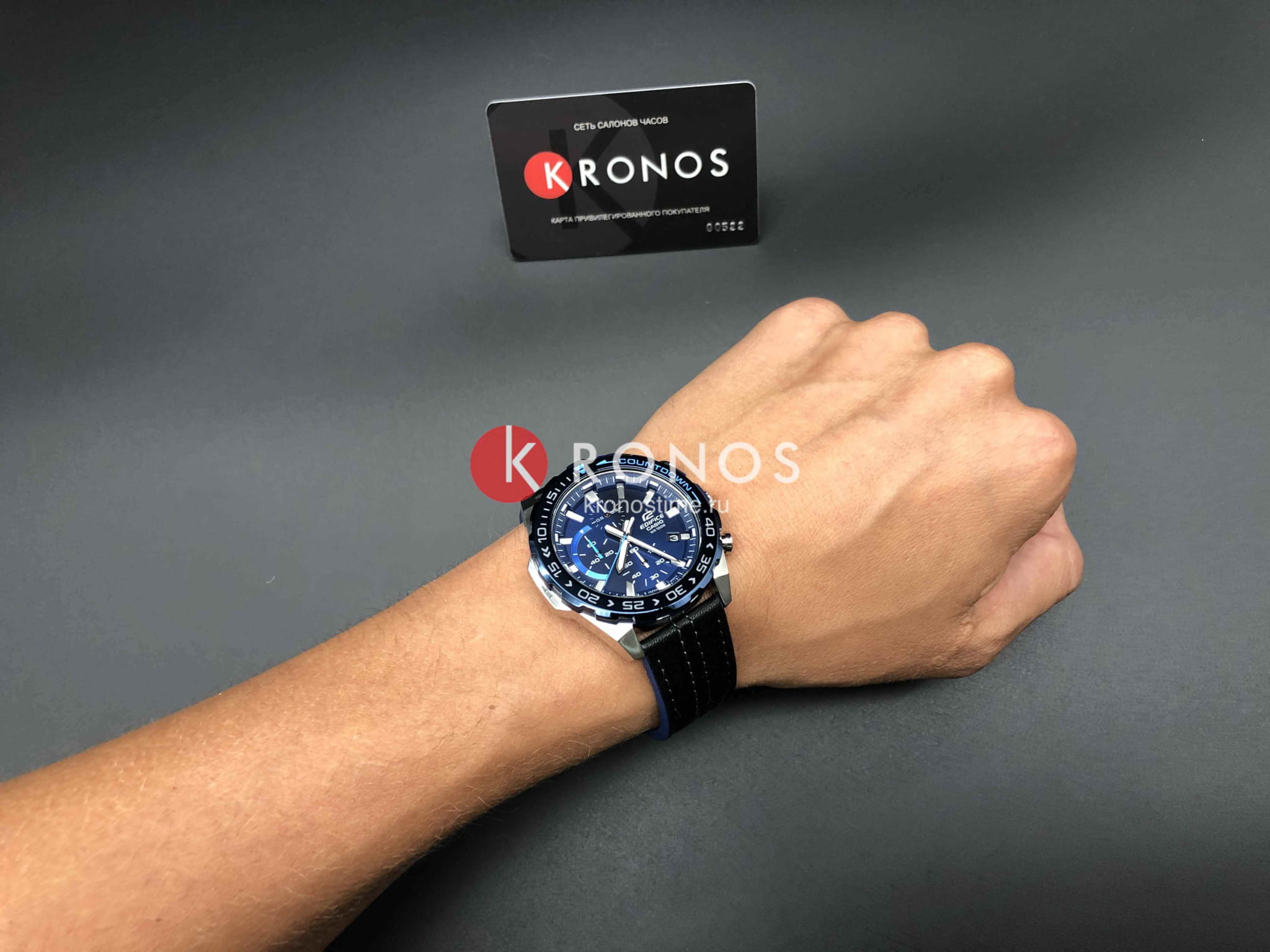 Casio EFR-566BL-2A мужские часы застежка крупным планом