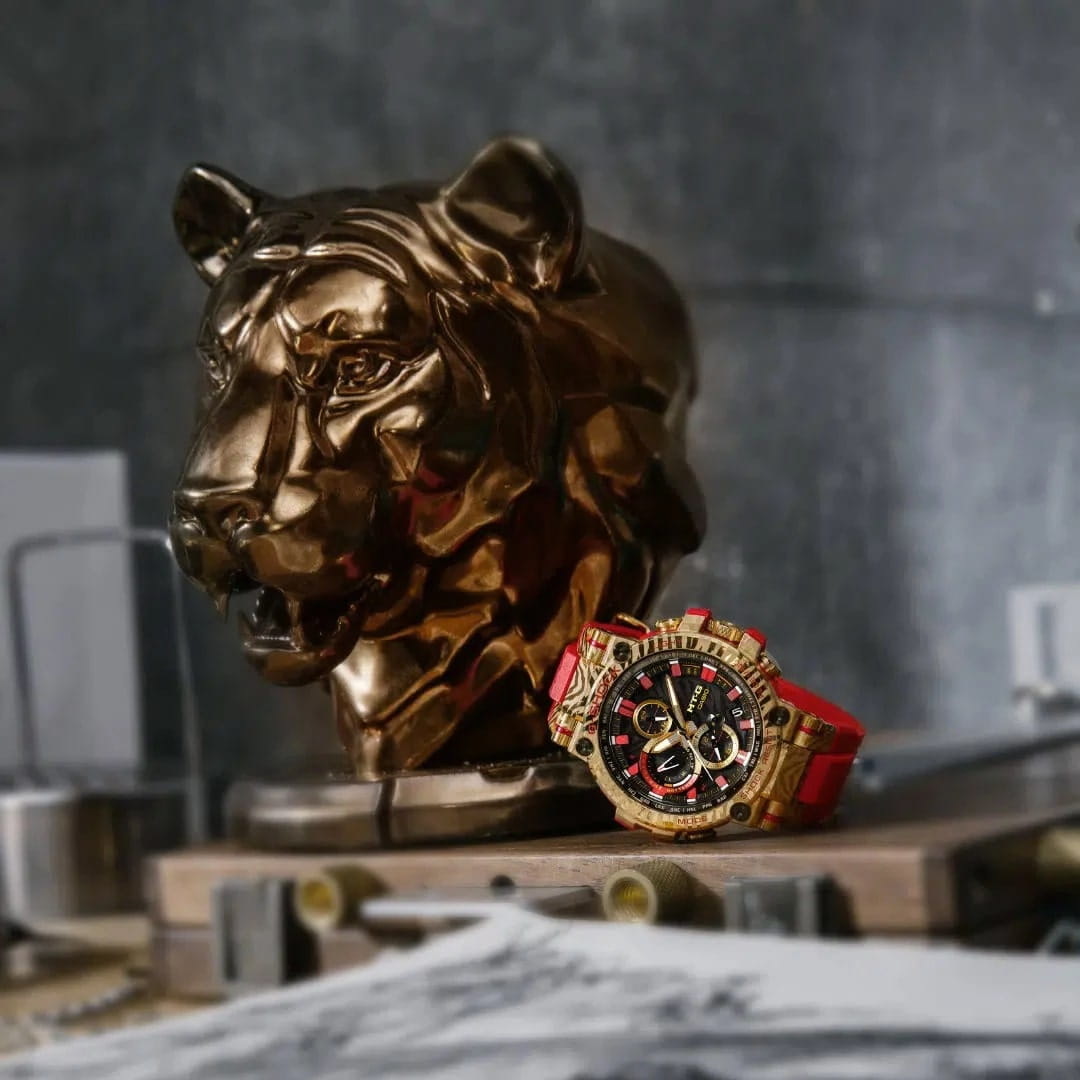 Casio Casio G-Shock Premium MTG-B1000CX-4A электронные мужские часы часы крупный план  циферблата