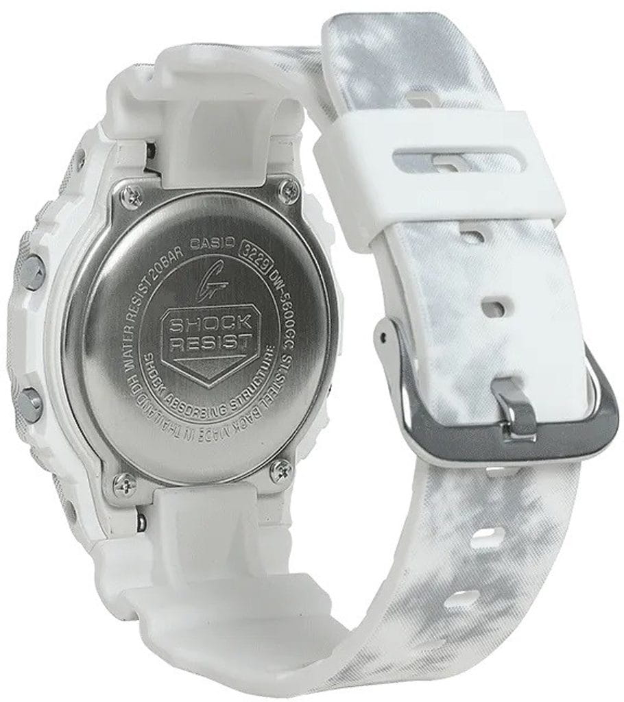 Casio DW-5600GC-7ER мужские часы застежка крупным планом