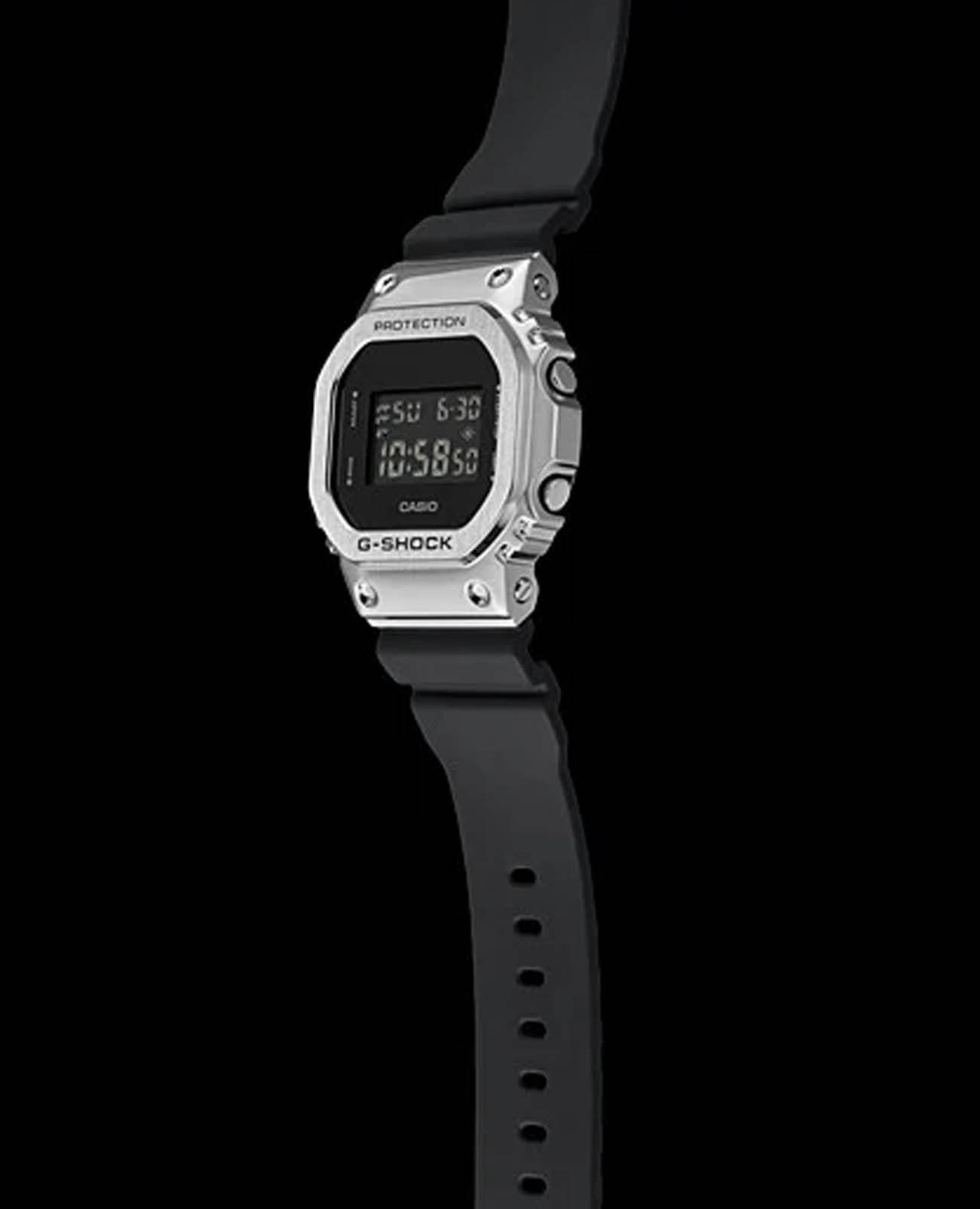 Оригинальные часы Casio Casio G-Shock GM-5600U-1DR электронные калибр механизма  общий вид