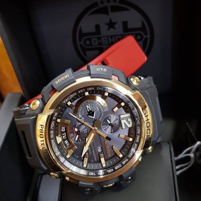 Casio Casio G-Shock GPW-2000TFB-1A, g-shock япония мужские часы на браслете силикон боковой вид