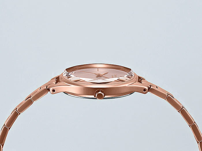 Casio Casio Sheen SHE-4062PG-4A, sheen япония женские часы на браслете сталь с ip покрытием боковой вид