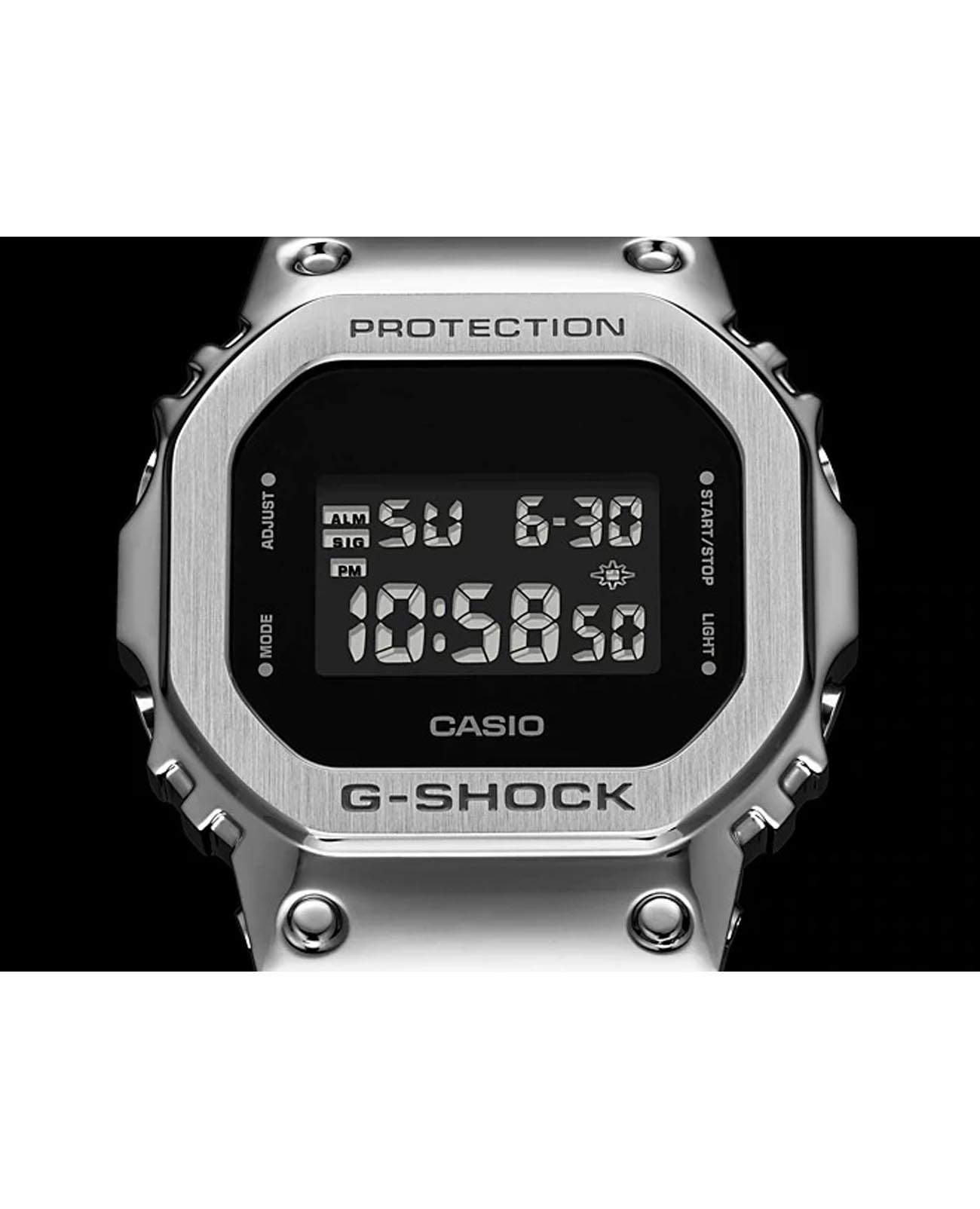 Casio Casio G-Shock GM-5600U-1DR мужские часы черный циферблат на запястье