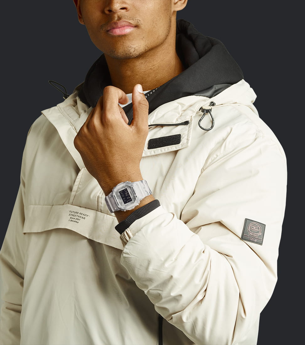 Casio Casio G-Shock DW-5600GC-7 DW-5600, наручные мужские часы фото под углом