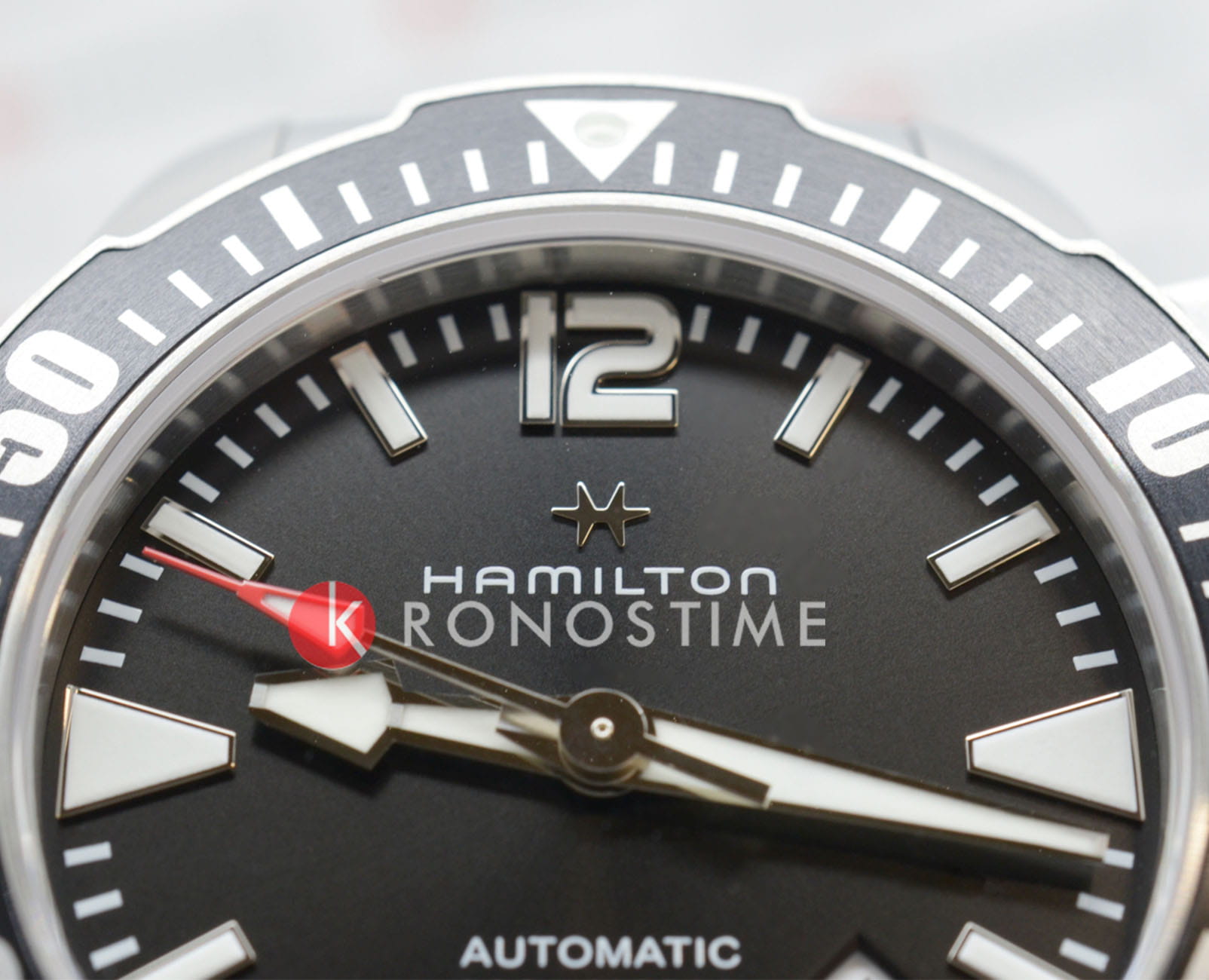 Hamilton Hamilton Khaki Navy Frogman H77605135, khaki navy швейцария мужские часы на браслете нержавеющая сталь боковой вид