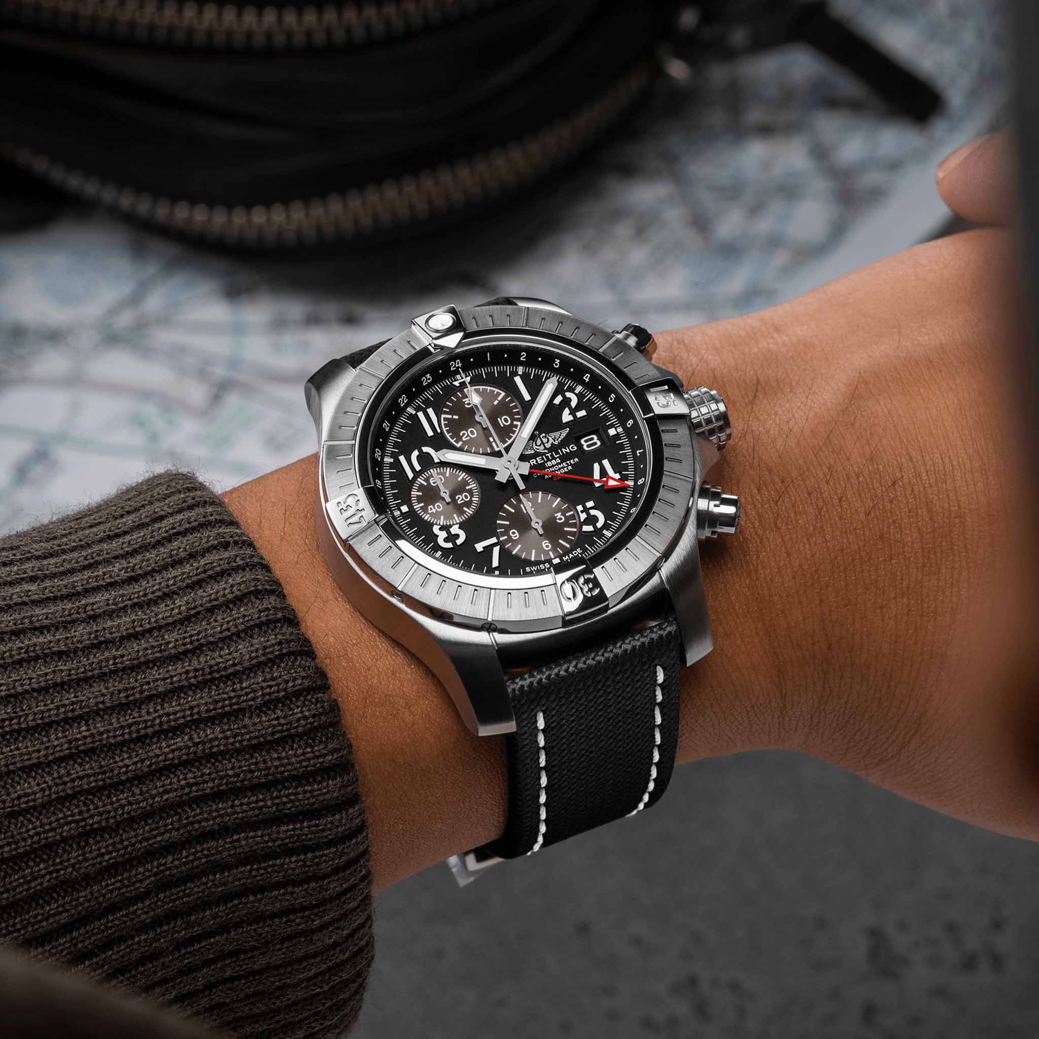 Breitling Breitling Avenger Chronograph GMT 45 A24315101B1X1 мужские часы черный циферблат на запястье