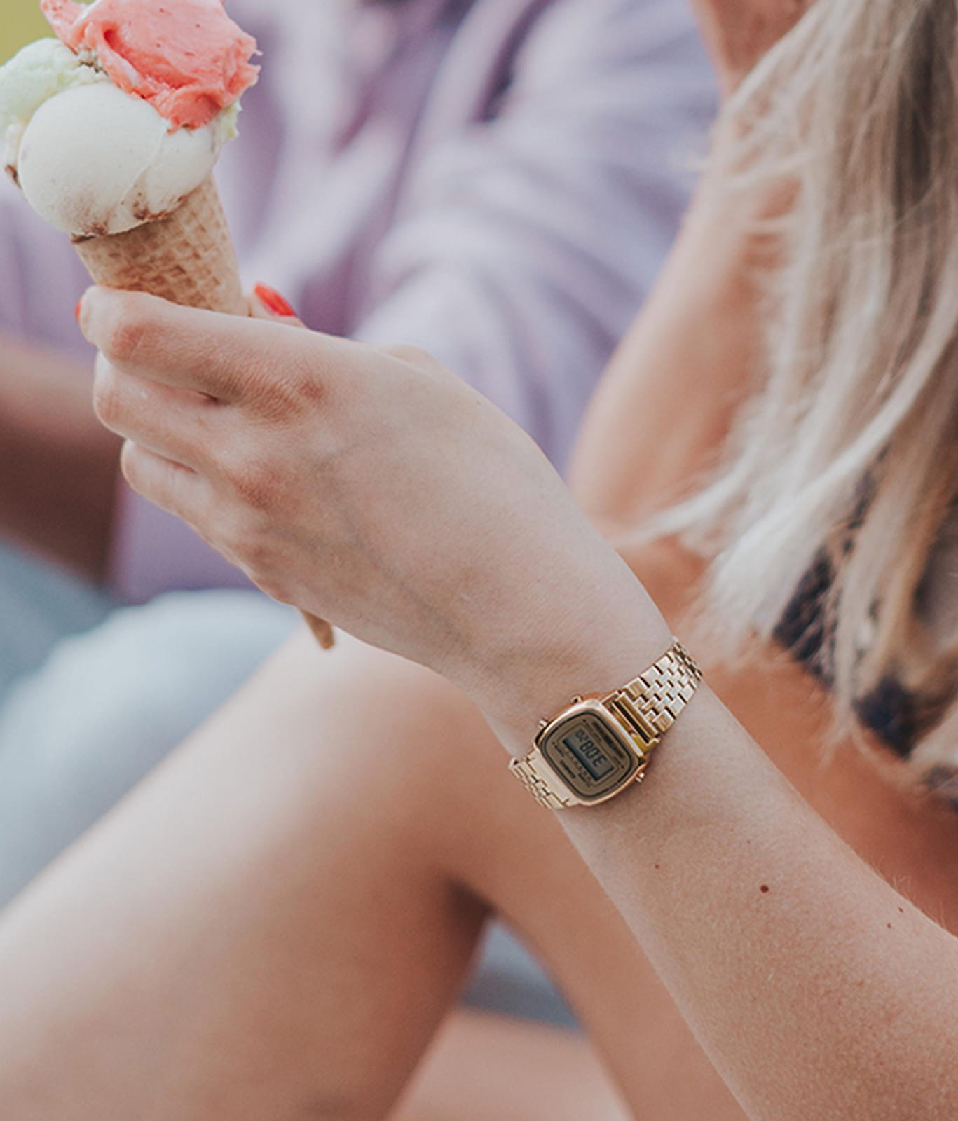 Casio Casio Collection LA670WETG-9A кварцевые женские часы часы крупный план желтый циферблата