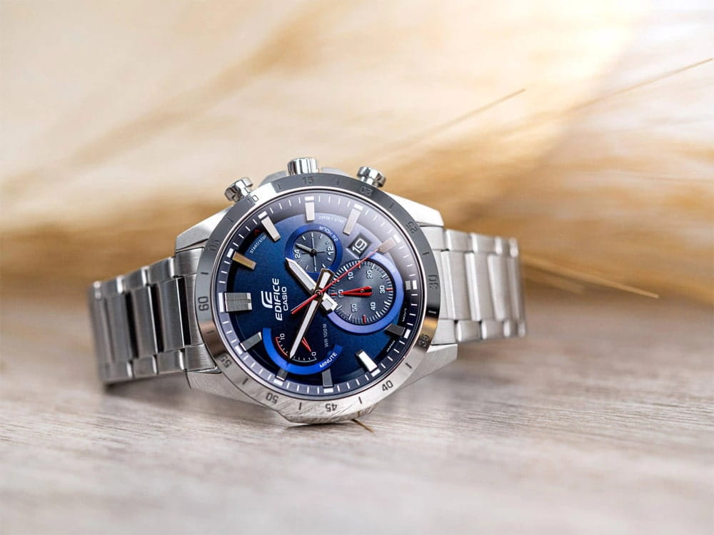 Casio EFR-573D-2A мужские часы застежка крупным планом