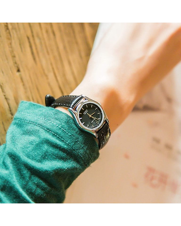 Casio Casio Collection LTP-1094E-1A женские часы черный циферблат на запястье