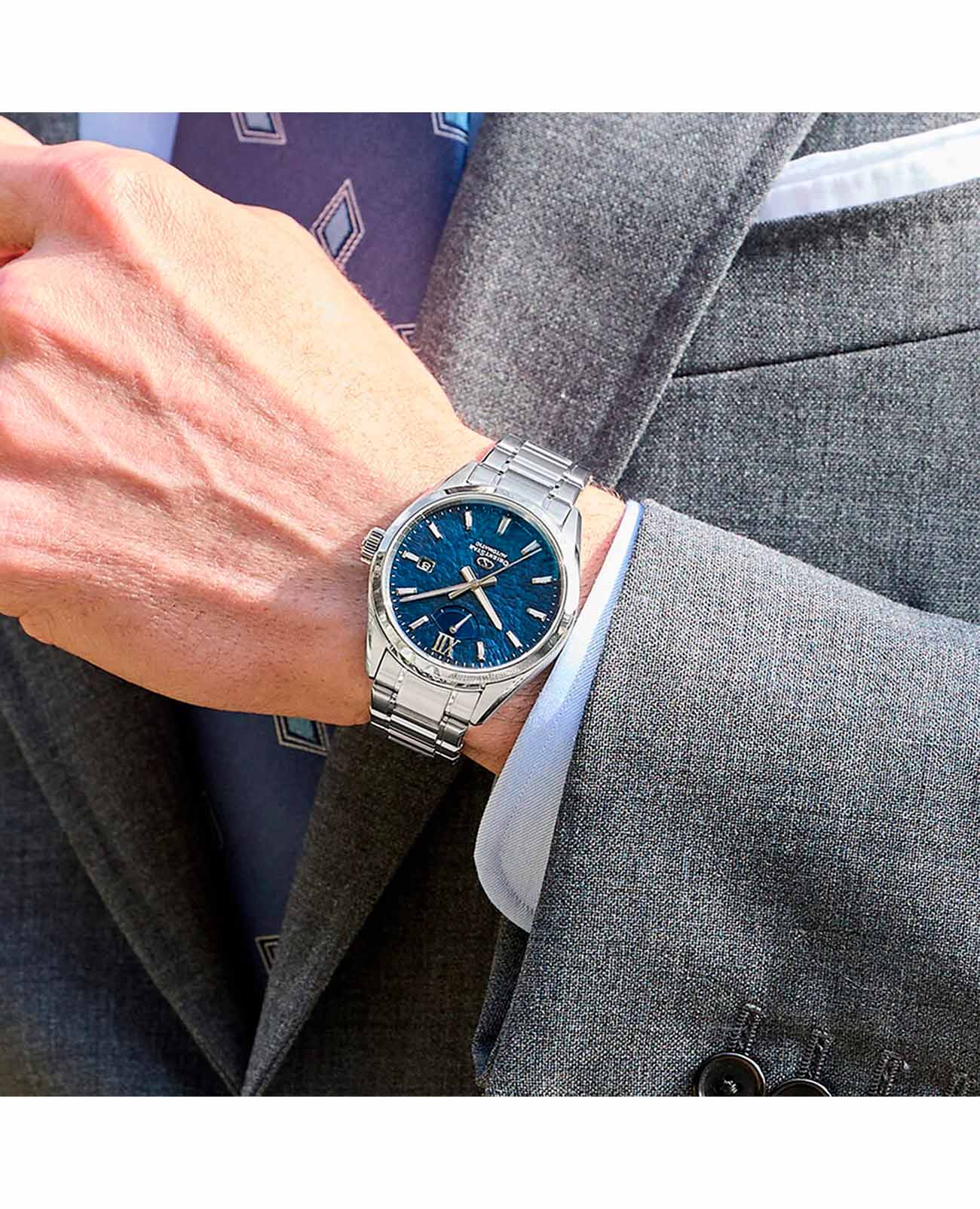 Orient RE-BX0004L мужские часы застежка крупным планом