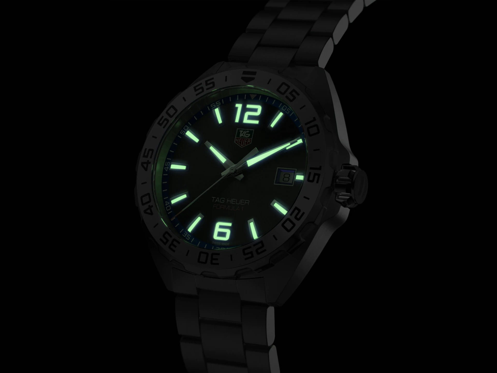 TAG Heuer TAG Heuer Formula 1 WAZ1112.BA0875 кварцевые мужские часы часы крупный план черный циферблата