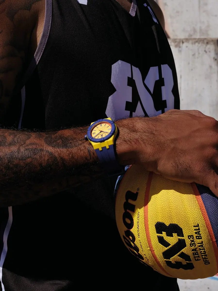 Maurice Lacroix Maurice Lacroix Aikon Tide Special Edition FIBA 3x3 AI2008-68YZ8-800-0  — детали корпуса и каучук