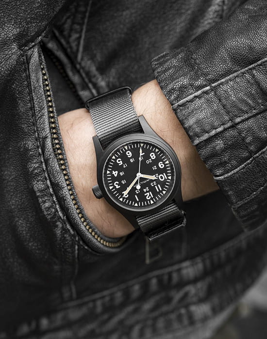 Hamilton H69409930 мужские часы застежка крупным планом