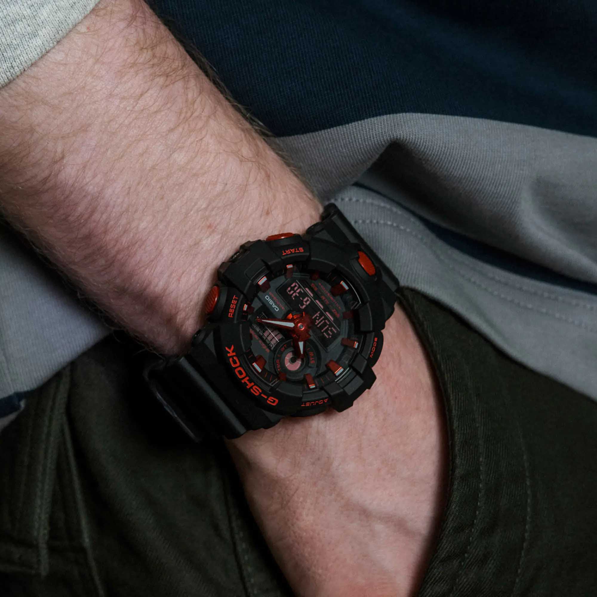 Casio Casio G-Shock GA-700BNR-1ADR (GA-700BNR-1A) GA-700, наручные мужские часы фото под углом
